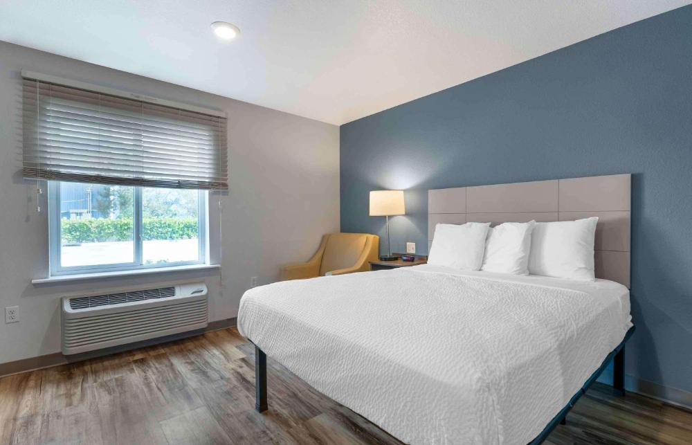 Standard Queen Room - Non-Smoking interior